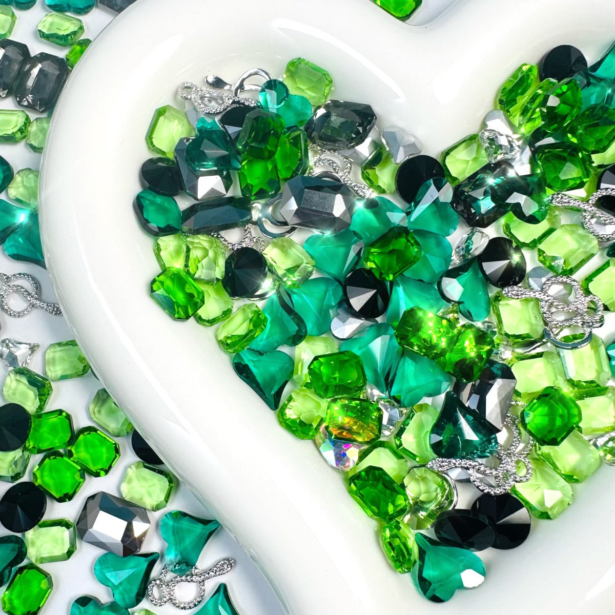 Witches Envy - Assorted Crystals for Arts & Crafts